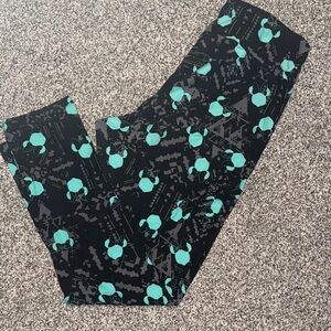 LuLaRoe Minnie Mouse character Black and Green Patterned Leggings